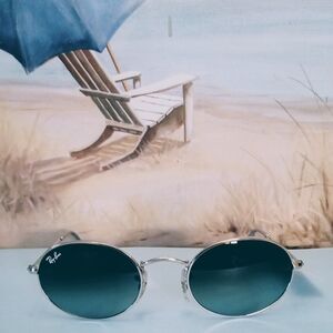 Ray-Ban Round Sunglasses with Silver Frame